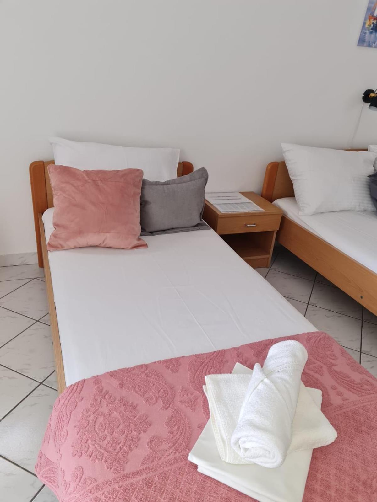 Iva Apartments Podaca Bagian luar foto